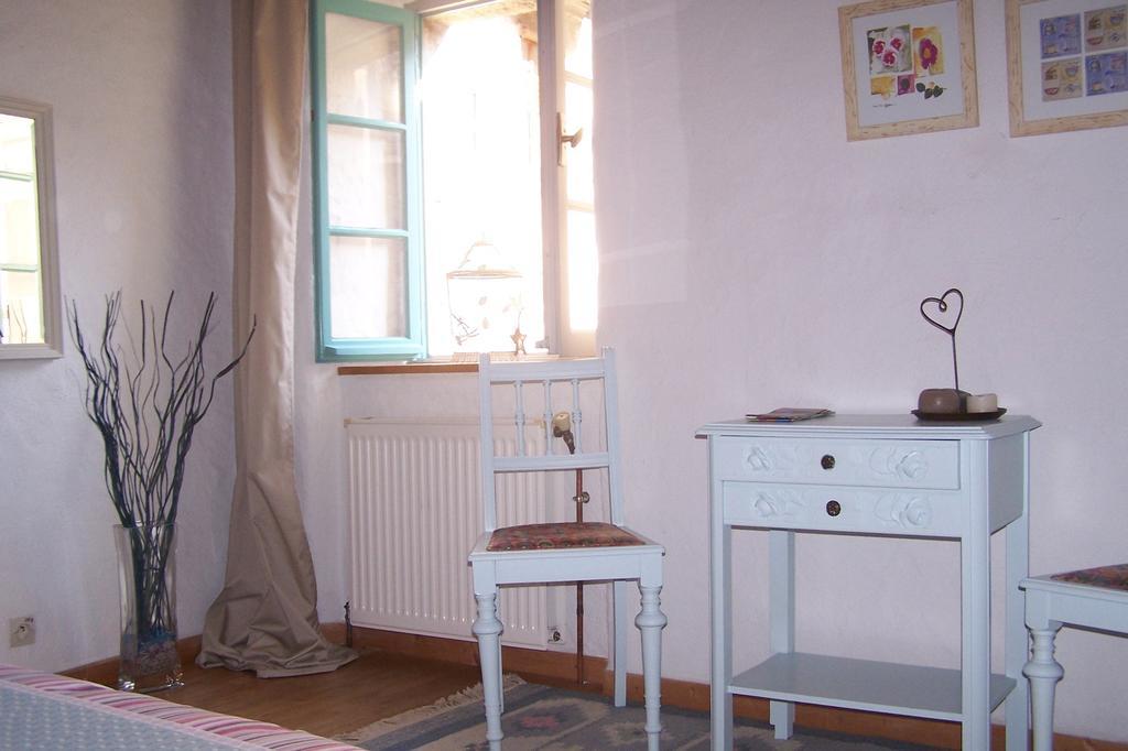 Salomony Chambre D'Hotes Marcols-les-Eaux Rom bilde